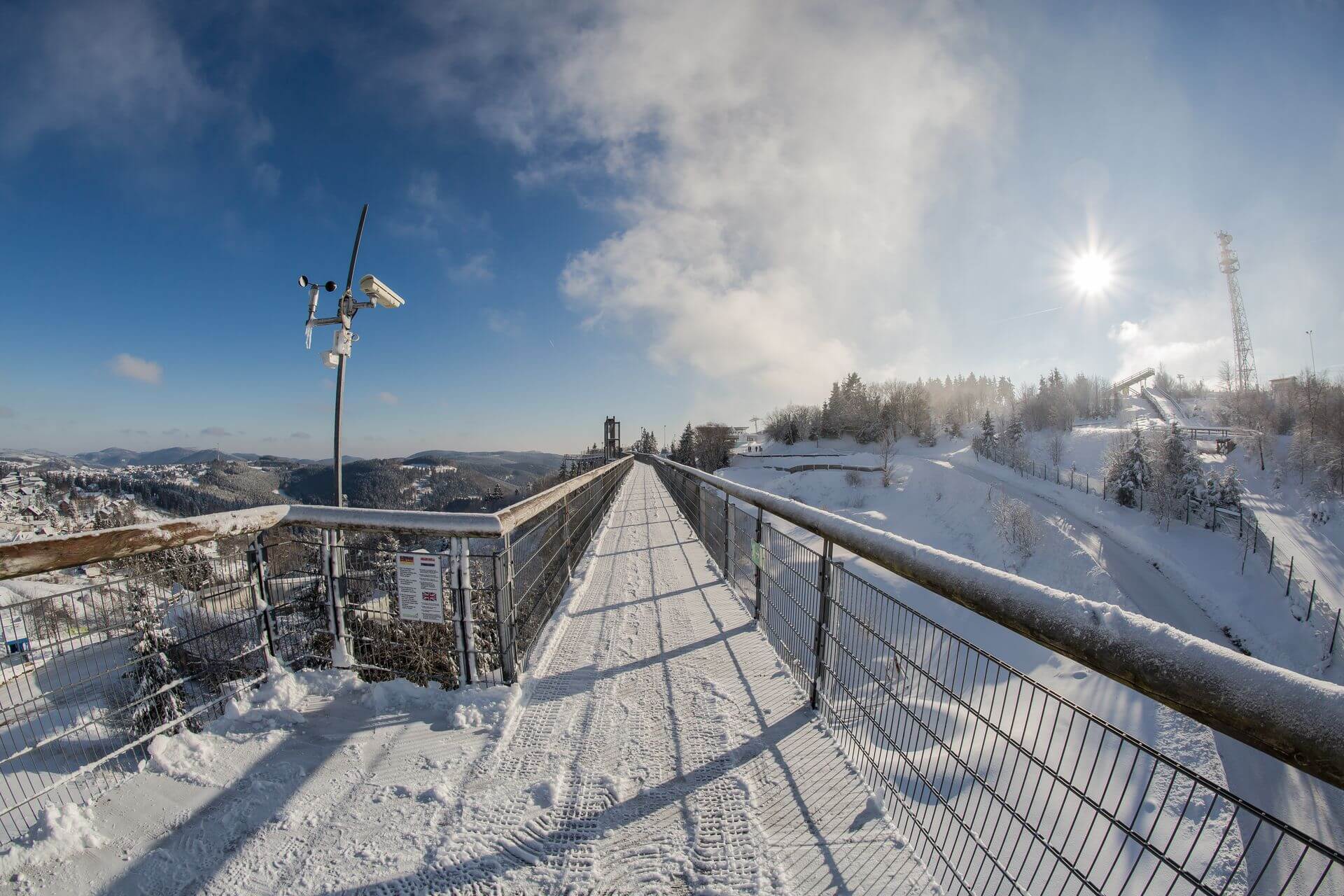 Winter op Panorama Erlebnis Brücke op Erlebnisberg Kappe  Winterberg